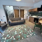 Avlu & Apartament *